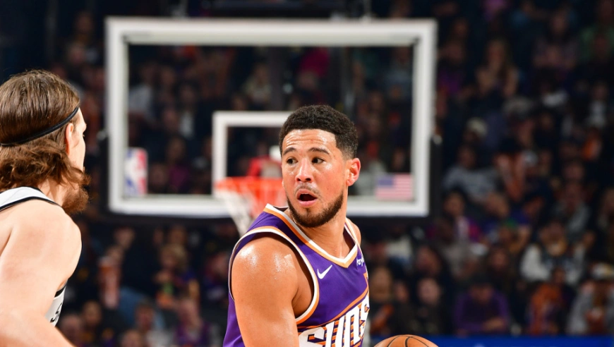 NBA常规赛：太阳逆转双杀无文班马刺 布克24+5+7福克斯26分