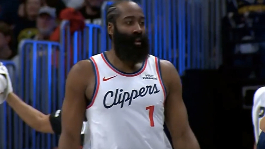 两节轰下21分！一度上演3分三连击 哈登空砍25+5+9 快船不敌掘金