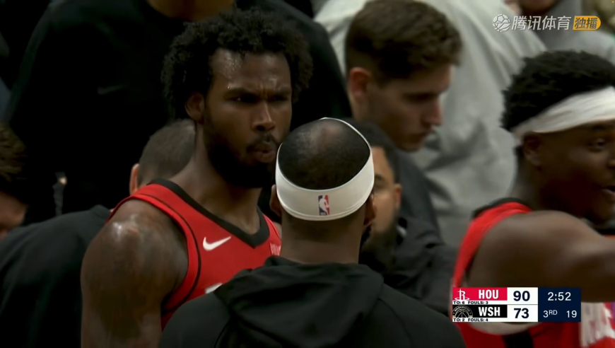 火箭奇才冲突完整版：伊森推倒对手+怒喷吃2T 吹杨进场出头也被驱逐