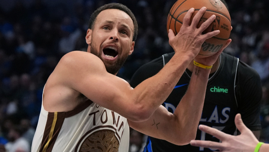 库里vs独行侠38分集锦：27投14中+8记三分球但单核带不动勇士