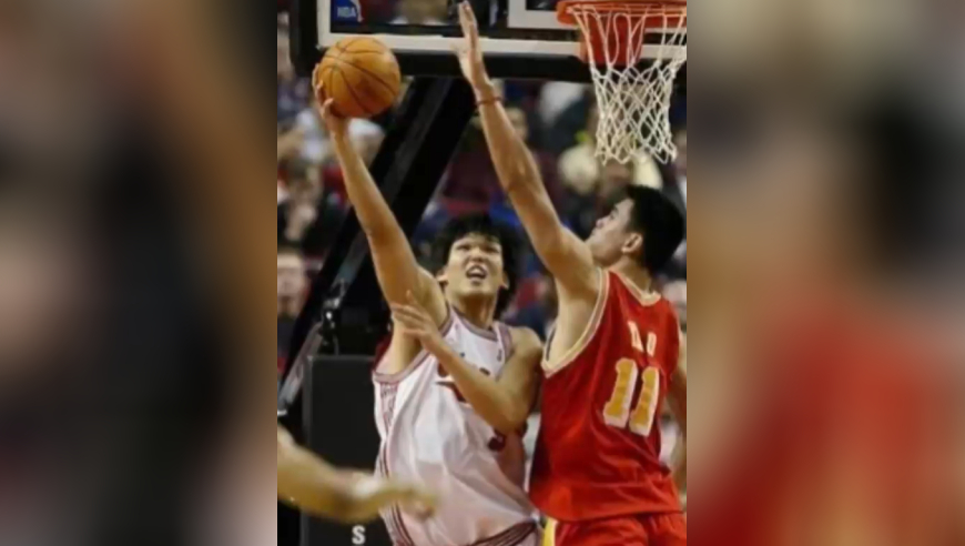 名场面！河升镇隔扣姚明挑衅庆祝，中国巨人30分打爆韩国男篮