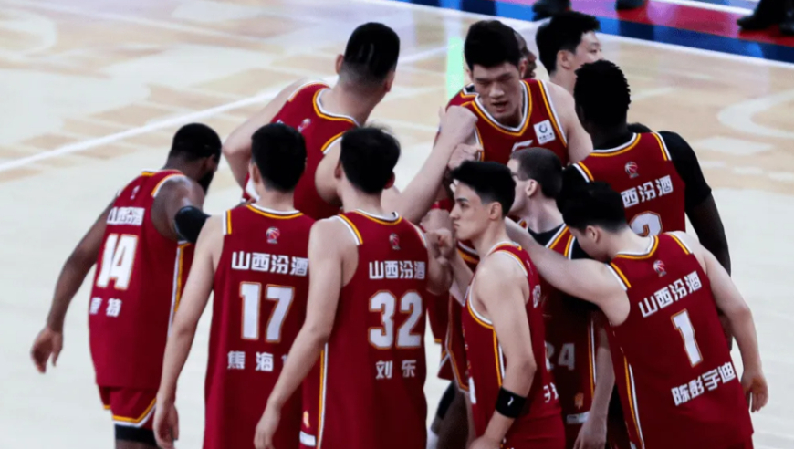 溃败上海，山西球迷绝望！防守送空位，进攻狂铁，季后赛岌岌可危