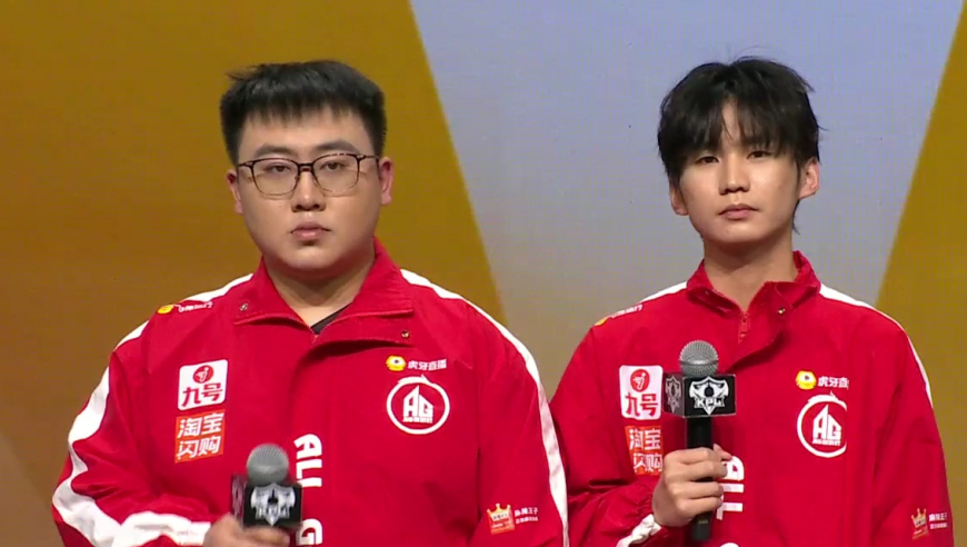 【赛后采访】成都AG超玩会.轩染(刘明)、成都AG超玩会.小俞(周宇)：季后赛加油，打回来