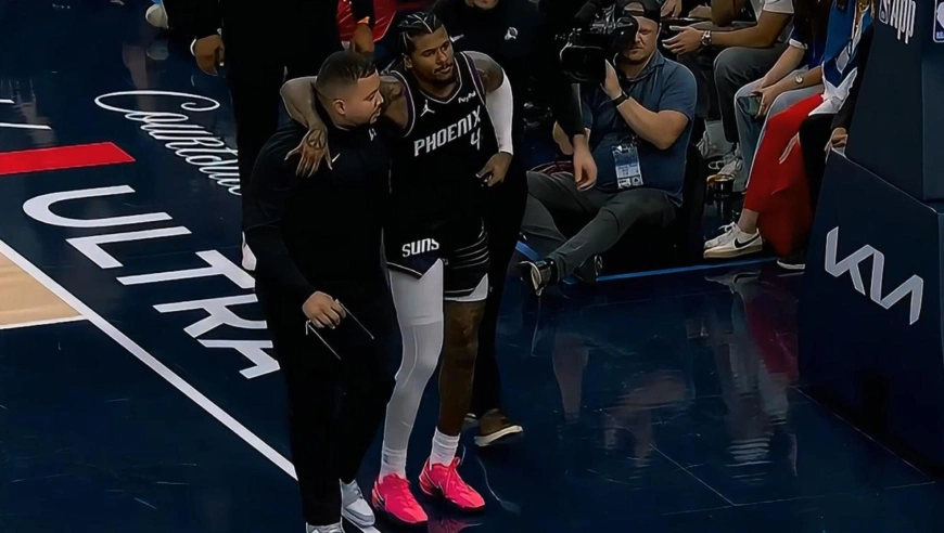 要完了？杰伦格林复出第二战无对抗受伤 无法正常行走被搀扶离场