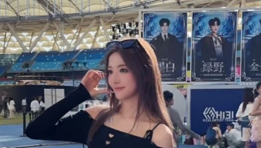 09伍声老婆葛小舞开播吐真言：独自带娃累到崩，网友质问大酒神呢？