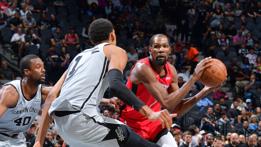 炸裂！文班双手隔扣杜兰特 随后死神当场报仇：过掉文班直接回应暴扣