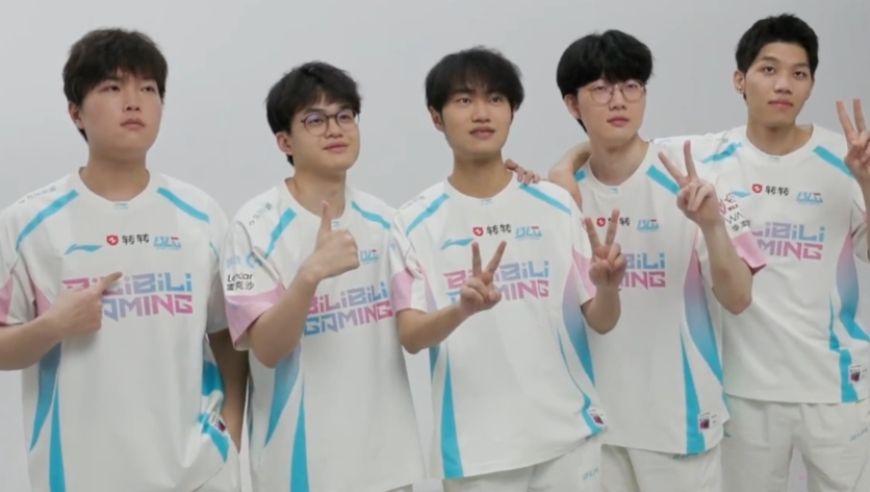 BLG首胜心情大好，赛后全员Cos海贼王，网友直呼：二次元战队