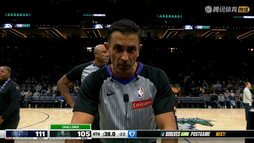 奇葩一幕！森林狼灰熊争抢篮板出界 裁判竟表示自己不知道谁的球权