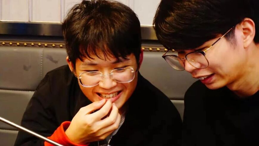 狼队澄清和AG“坐着握手”:鸟巢彩排时都是坐着握手的！