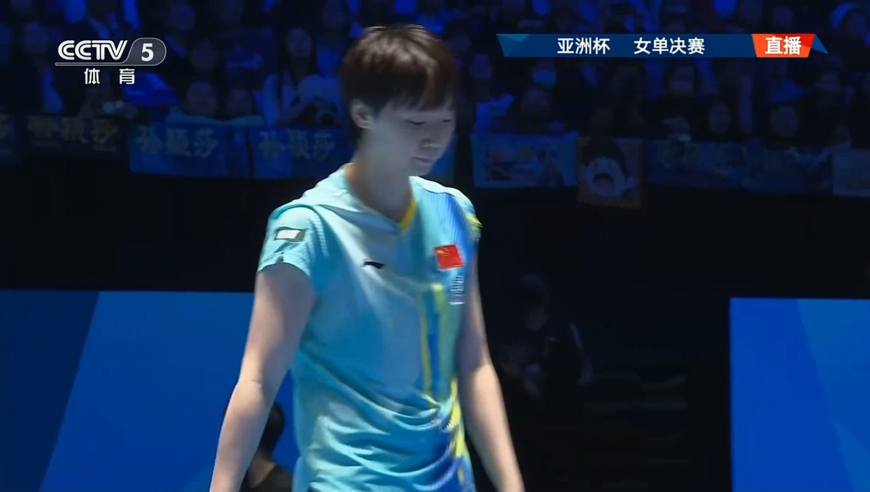 争议判罚！决胜局孙颖莎极限擦边被裁判吹无效 王曼昱顺利追到8平