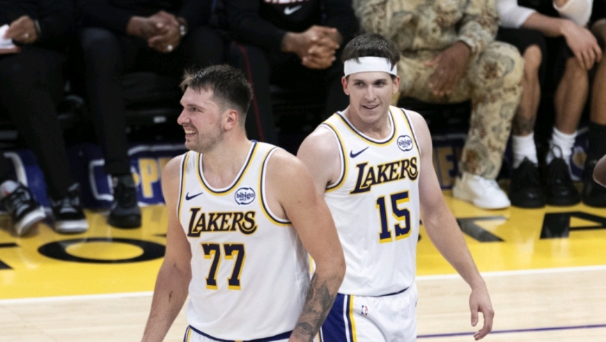 秀翻天了！盘点东契奇戏耍对手瞬间 多位中锋成背景板