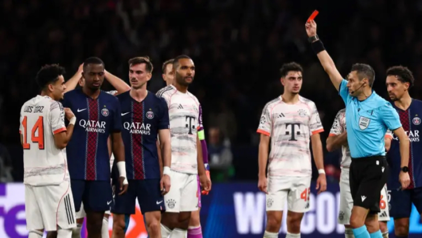 欧冠再现“杀人技”！迪亚斯剪刀脚飞铲阿什拉夫 主裁判直红将其罚下