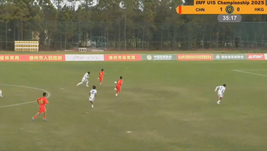 压制！慢镜回看U15东亚杯中国围攻中国香港，强突生吃拉不住