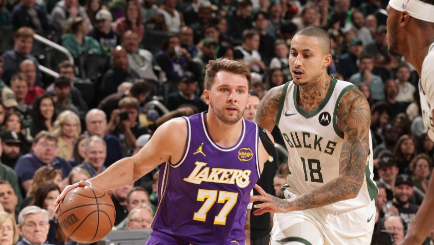 无解！东契奇1分钟连拿8分单挑无解 字母罚球搞笑三不沾