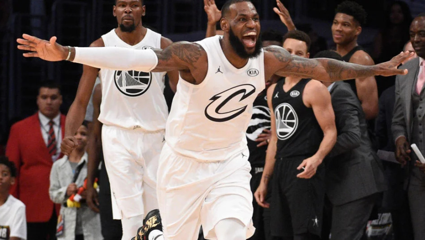 这么刺激吗？18年全明星赛生死时刻：老詹关键5分+库里遭詹杜合围