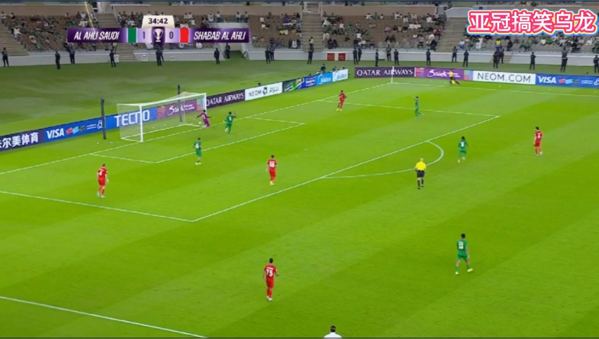 亚冠离大谱搞笑乌龙！门将停球停进自家球门 懊恼用头撞柱发泄