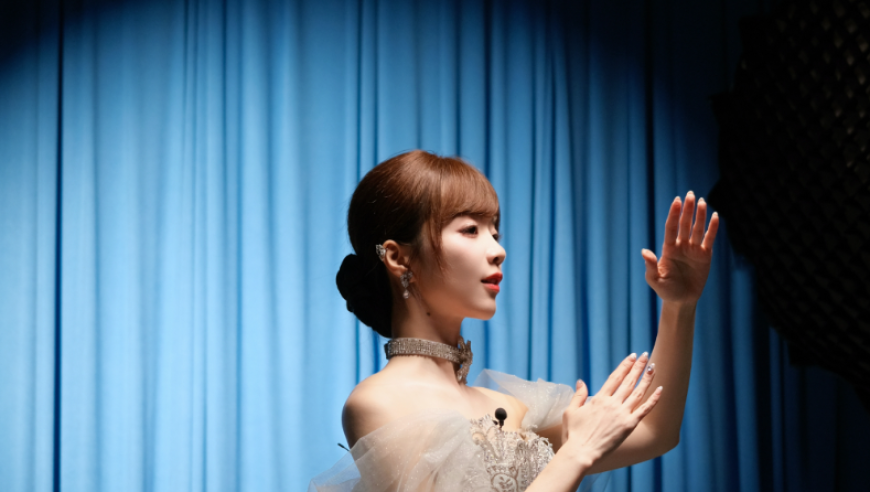 【LPL老婆】余霜尝试新造型，白衣仙子太美了