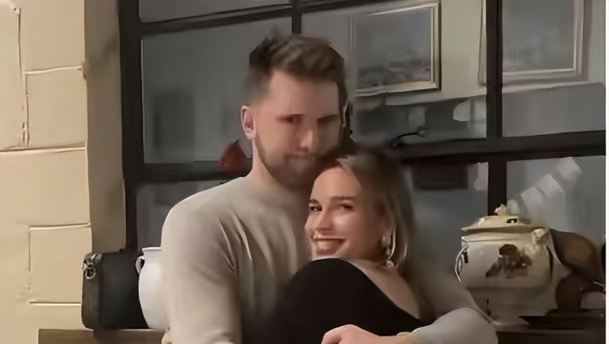 心疼东契奇！亿万富豪也扛不住异地恋，前女友玩灯下黑，湖人获利