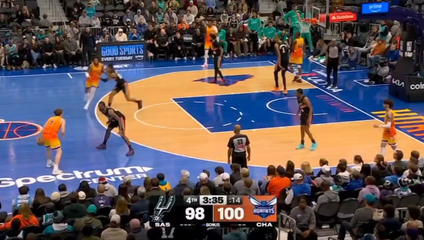 文班罕见被晃倒 回顾马刺对阵黄蜂最后三分钟