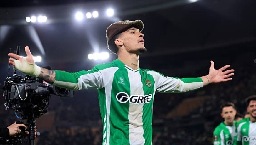 足坛一夜动态：欧联杯欧协联8强出炉 伊朗女足抵达德黑兰 以色列不禁赛