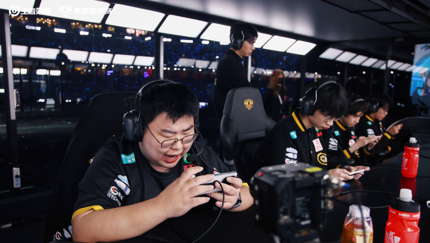 小胖评分狼队垫底，SK燃尽了，买樱花扶正道崽才有希望