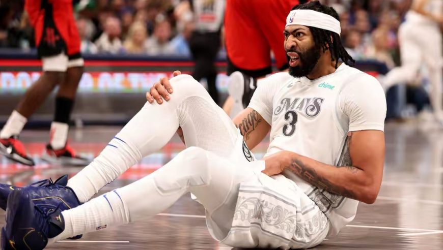 开赛就伤病潮？单日三人受伤离场：浓眉小腿受伤 特雷杨被队友误伤