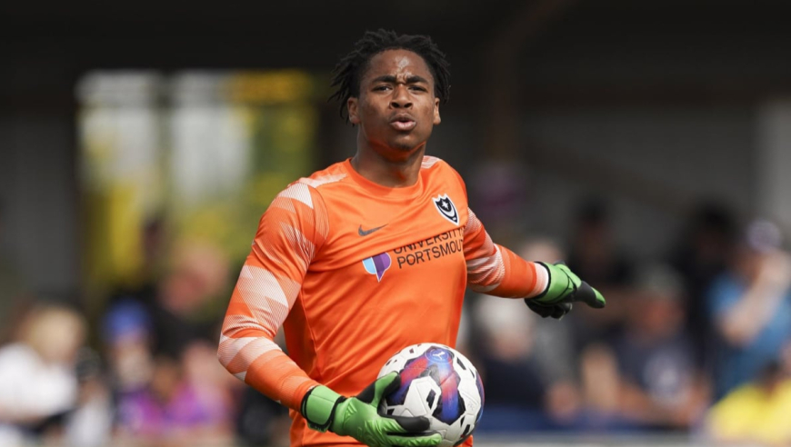 离谱到家！澳超门将超巨失误送礼，对手80米外解围变进球