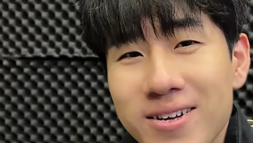 JDG击败BLG！Gala赛后庆祝，晒美食泡面配烧烤：兄弟们，打得好