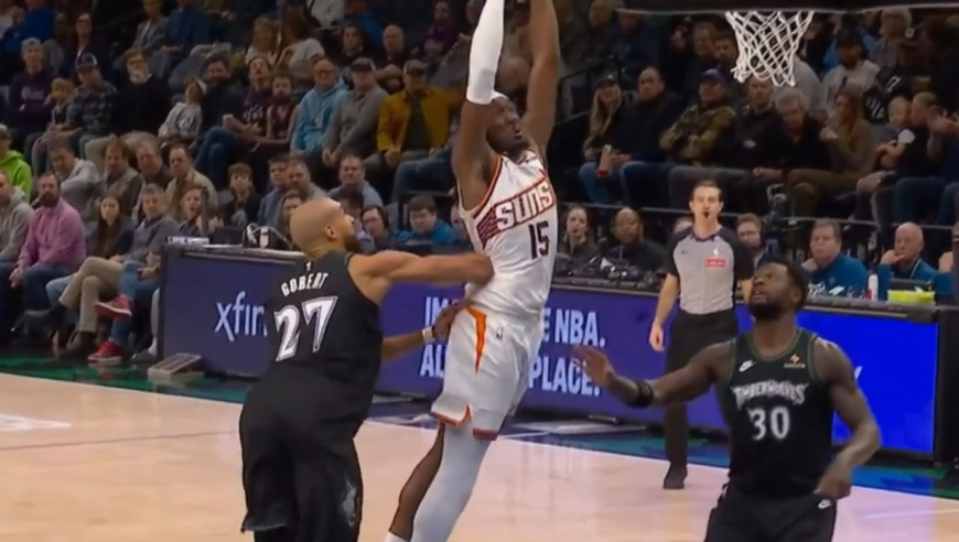 太恶劣了！马威起飞暴扣遭到戈贝尔肘击腰部 后者被判二级恶犯遭驱逐