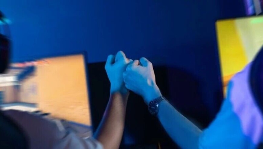 上海家长揪心：孩子沉迷游戏？记者实探：天赋测评是门槛，每天苦练6小时！已有人签约俱乐部