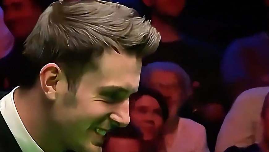 体坛名场面｜塞尔比终身难忘的斯诺克！硬把自己逼成死鱼眼，裁判也无力回天！