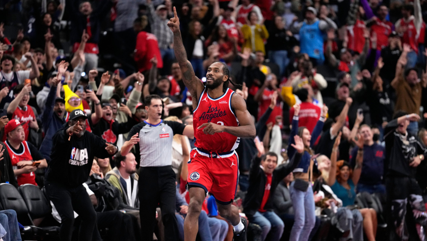 快船鹈鹕决胜时刻：鹈鹕一分钟连追7分 小卡连拿14分+极限绝杀 