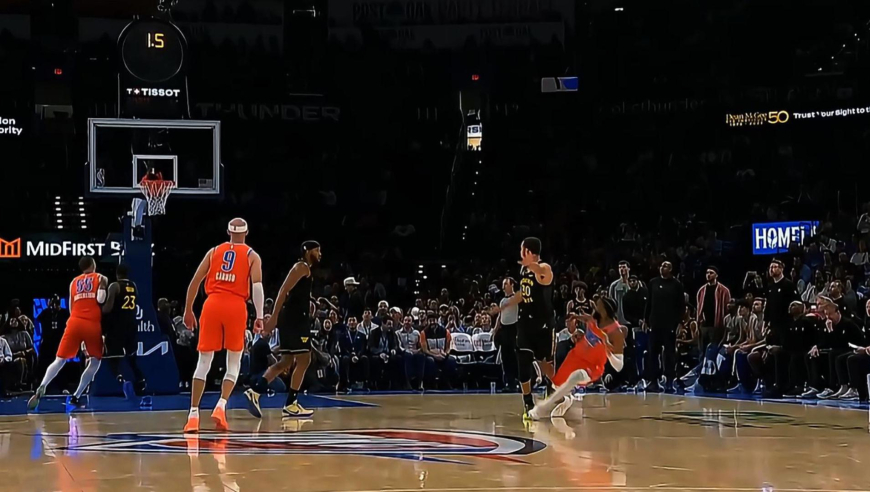 库里也干了！库里补防垫脚雷霆以赛亚乔 裁判回看后升级恶意犯规