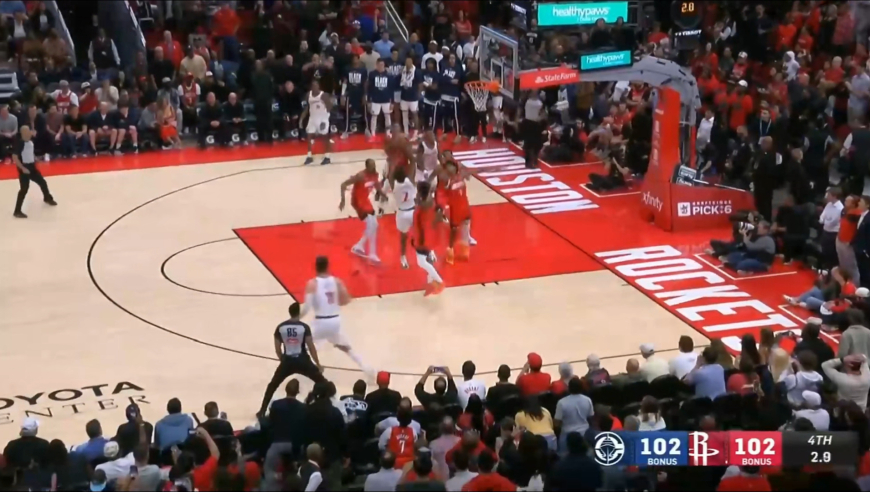 惊魂一分钟！申京两罚一中 小卡2+1绝杀，快船险胜火箭