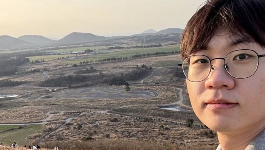 悠闲自在，T1上单Doran更新社媒动态分享自拍照