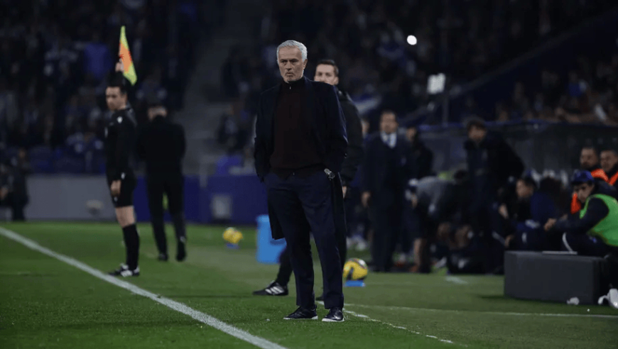 1周内连丢2冠！62岁穆帅怒批球员，四大皆空仍嘴硬：最好的队又输了