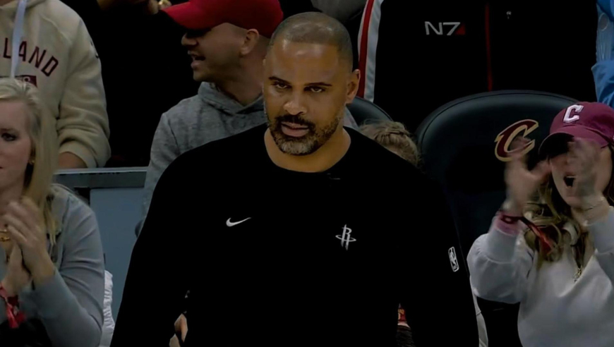 火三疯变三崩！火箭连续进攻受挫仅杜兰特得分 乌度卡看不下去了