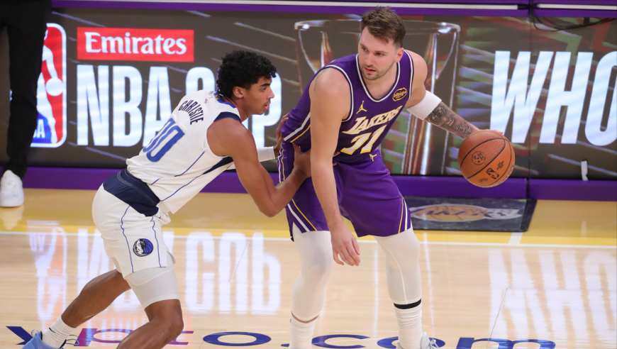 湖人独行侠最后5分钟：东契奇被喊MVP 詹姆斯三分杀死比赛