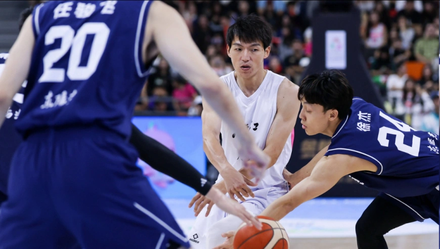 600万水准？14投13铁，32分钟得2分，球迷：广东庆功宴鱼头必须朝你