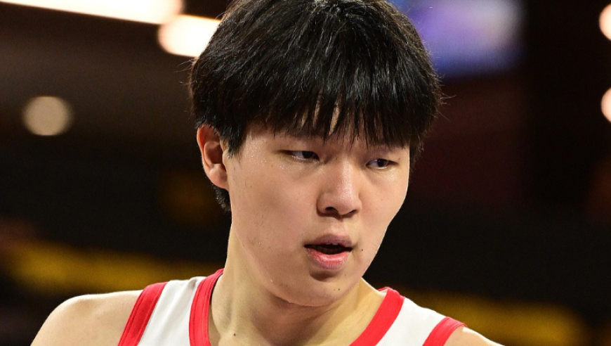 遭疯狂包夹！杨瀚森再战快船16+13集锦 连抢进攻篮板送遮天血帽