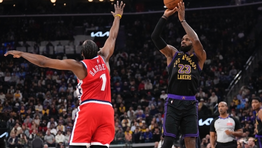 数据帝：詹姆斯变身历史第一人 38+8三分！库里却创NBA最差纪录