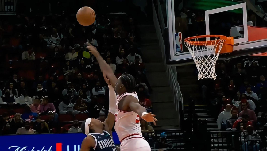 对轰！火箭独行侠首节90秒时间对轰15分 饼皇卡佩拉连续吃饼