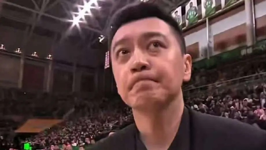 30分血洗！赵继伟掩面泛红，杨鸣眼眶含泪，辽粤大战只剩广东单方面屠杀