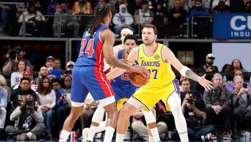 无缘16分大逆转，湖人9连胜遭终结！东契奇空砍32+7，詹姆斯准3双沮丧离场