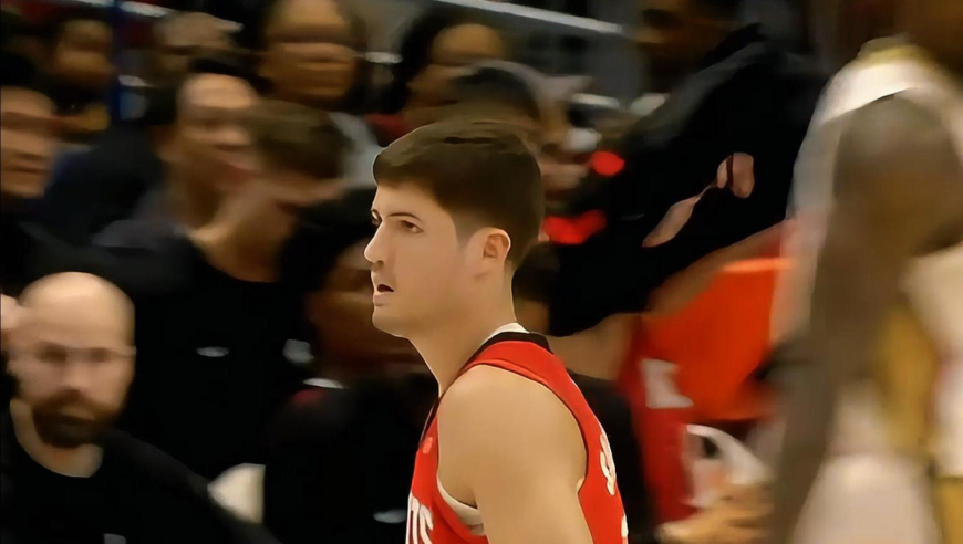 一节就打爆！杜兰特两记三分+阿门连续冲击 火箭轰出13-0完爆鹈鹕