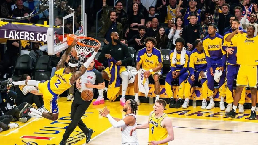 东里归位，湖人强势稳住第3，詹姆斯有望复制2020年，再夺FMVP