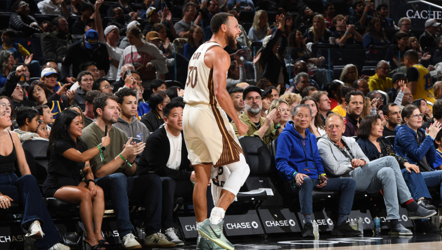 勇士独行侠最后时刻：追梦连续犯规葬送好局 库里高难三分孤掌难鸣