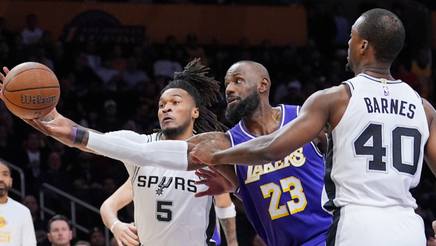 马刺湖人末节决胜时刻：湖人轰11-0打回悬念 卡斯尔福克斯联手定胜局