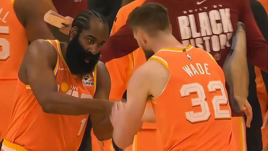 比对轰谁也不怕！哈登上篮+三分 米切尔也火力全开骑士领先到两位数