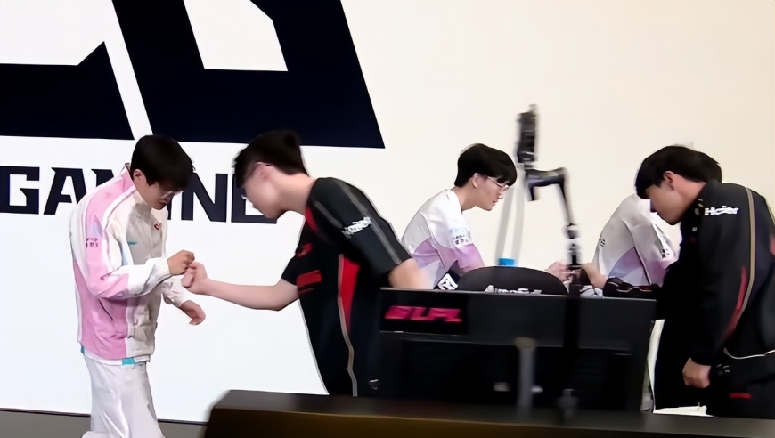 JDG战败后，Gala承认：冰鸟选的好，打起来真吃力，找不到机会